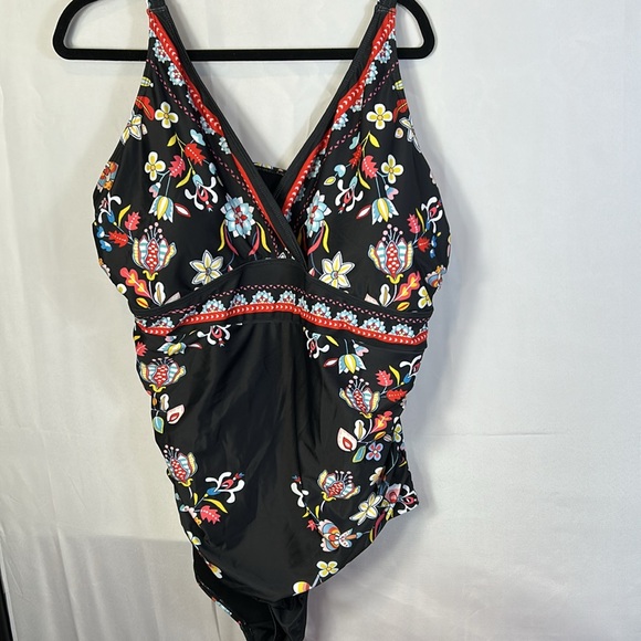 BloomChic Boho One Piece Black Floral Swimsuit Size 22-24 New - Picture 2 of 8